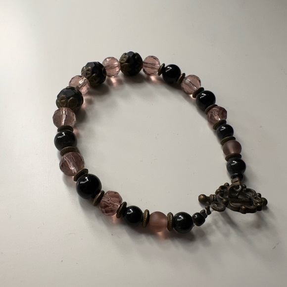 Beaded pink-purple and black bracelet - Picture 4 of 6